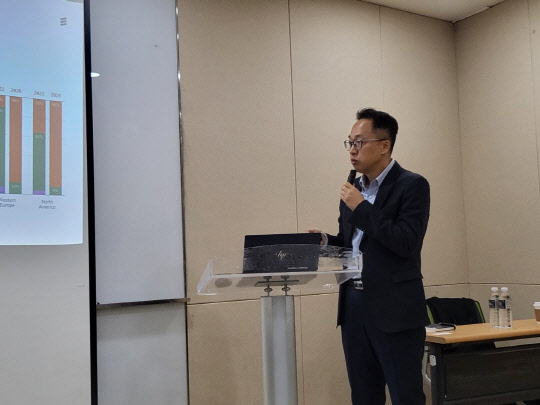 박병성 에릭슨엘지 수석네트워크컨설턴트가 에릭슨 모빌리티 보고서를 발표하고 있다. 김나인 기자